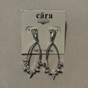 Cara earrings. New